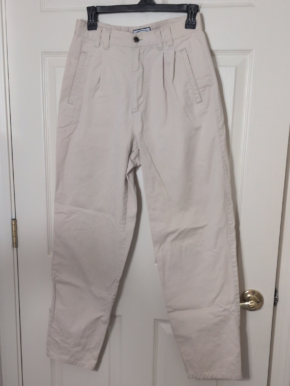 Vintage Bugle Boy For Her, Size 8 Beige Pleated Chinos W/Pockets.